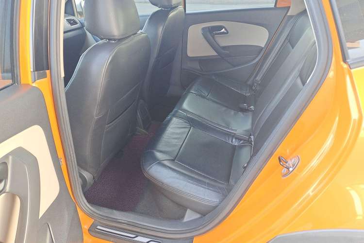Used Volkswagen Polo 2012 1.6L Cross Polo MT Interior 1