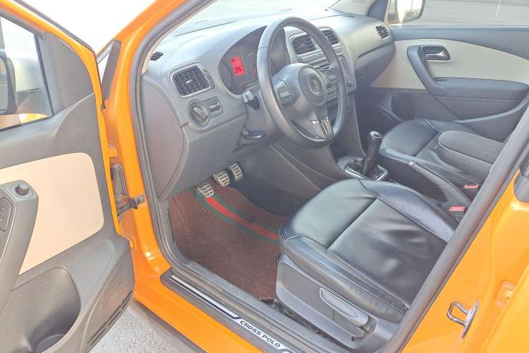 Used Volkswagen Polo 2012 1.6L Cross Polo MT Interior 2