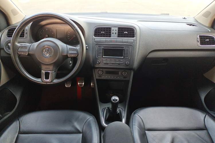 Used Volkswagen Polo 2012 1.6L Cross Polo MT Interior 3