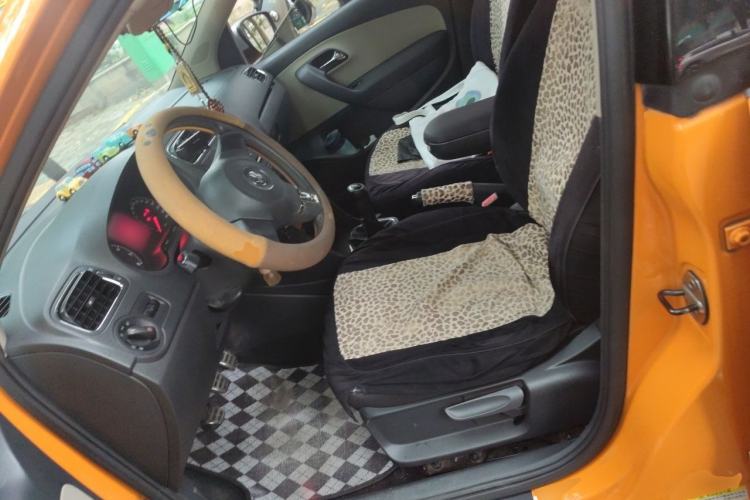 Used Volkswagen Polo 2012 1.6L Cross Polo MT Left Front Seat
