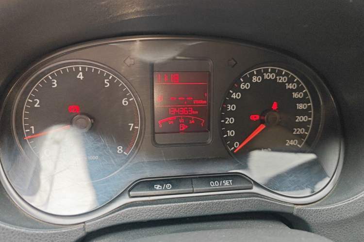 Used Volkswagen Polo 2012 1.6L Cross Polo MT Odometer Close Up