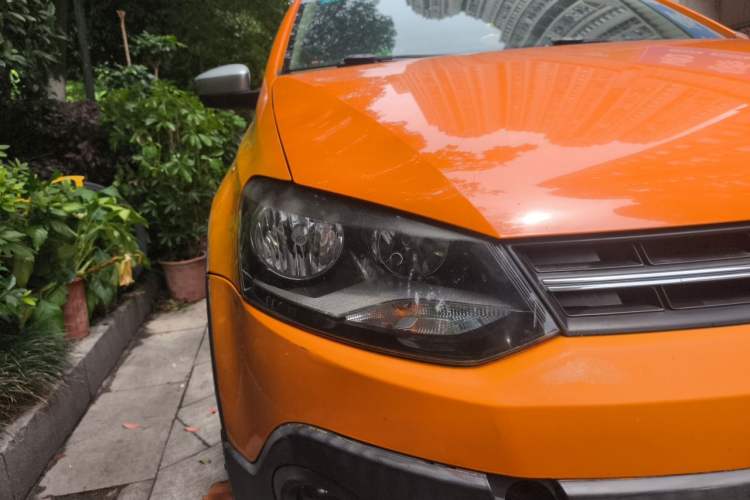 Used Volkswagen Polo 2012 1.6L Cross Polo Automatic Transmission Right Front Headlight