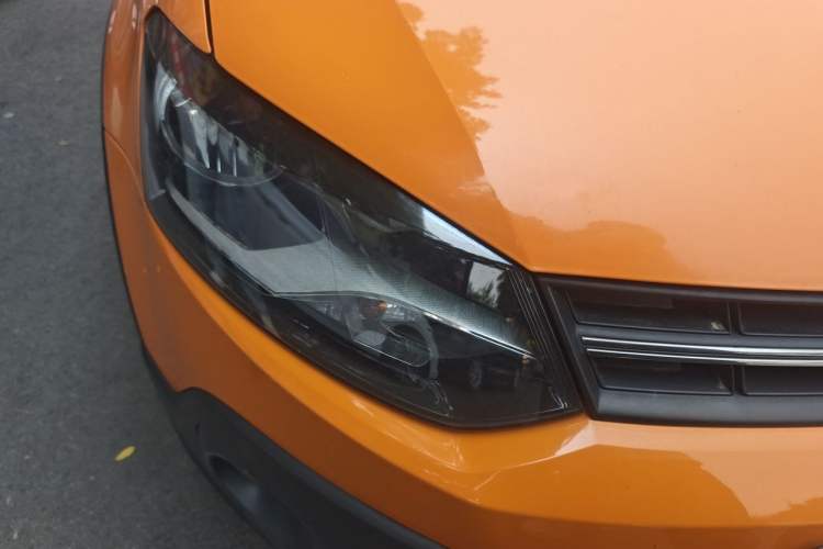Used Volkswagen Polo 2012 1.6L Cross Polo Automatic Transmission Right Front Headlight