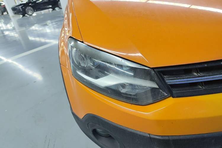 Used Volkswagen Polo 2012 1.6L Cross Polo Automatic Transmission Right Front Headlight