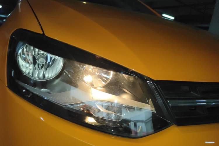 Used Volkswagen Polo 2012 1.6L Cross Polo Automatic Transmission Right Front Headlight