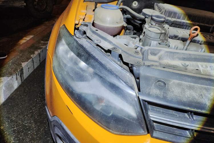 Used Volkswagen Polo 2012 1.6L Cross Polo MT Right Front Headlight