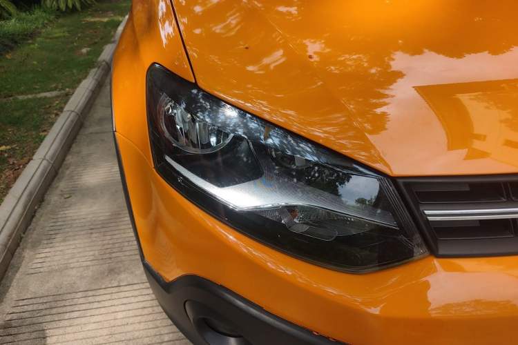 Used Volkswagen Polo 2012 1.6L Cross Polo Automatic Transmission Right Front Headlight