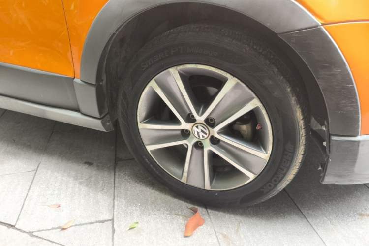 Used Volkswagen Polo 2012 1.6L Cross Polo Automatic Transmission Right Front Wheel Hub