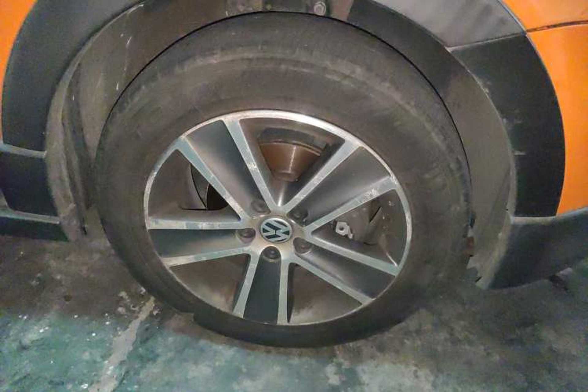 Used Volkswagen Polo 2012 1.6L Cross Polo Automatic Transmission Right Front Wheel Hub