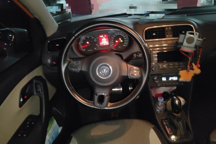 Used Volkswagen Polo 2012 1.6L Cross Polo Automatic Transmission Steering Wheel