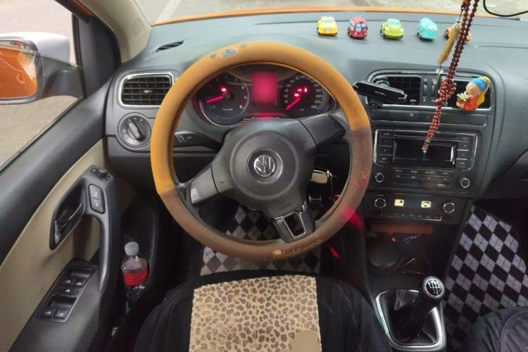 Used Volkswagen Polo 2012 1.6L Cross Polo MT Steering Wheel