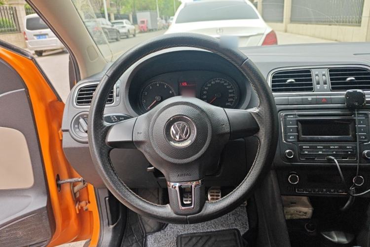 Used Volkswagen Polo 2012 1.6L Cross Polo MT Steering Wheel