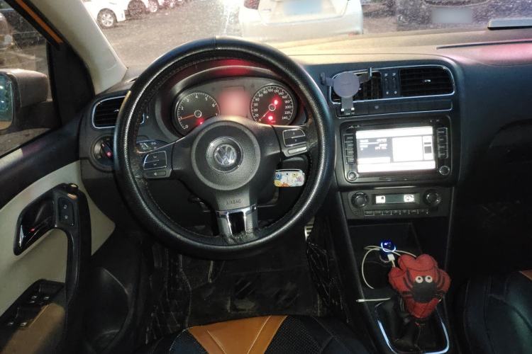 Used Volkswagen Polo 2012 1.6L Cross Polo MT Steering Wheel