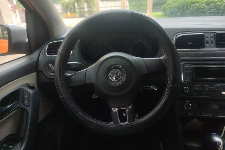 Used Volkswagen Polo 2012 1.6L Cross Polo Automatic Transmission Steering Wheel