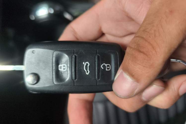 Used Volkswagen Polo 2012 1.6L Cross Polo Automatic Transmission Vehicle Key