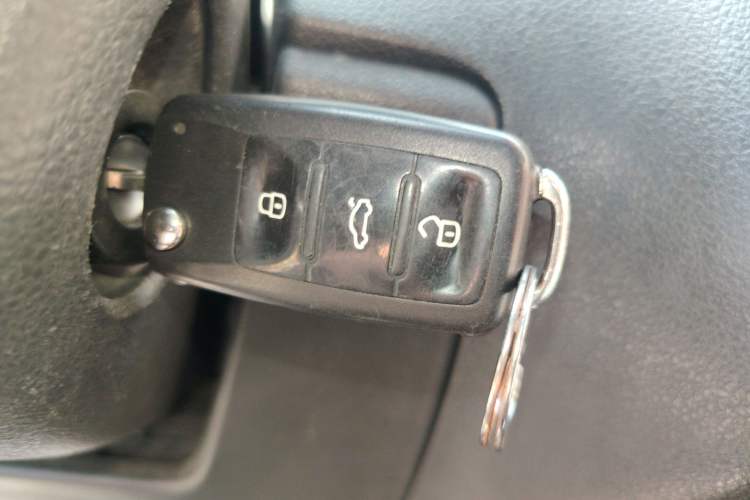 Used Volkswagen Polo 2012 1.6L Cross Polo Automatic Transmission Vehicle Key