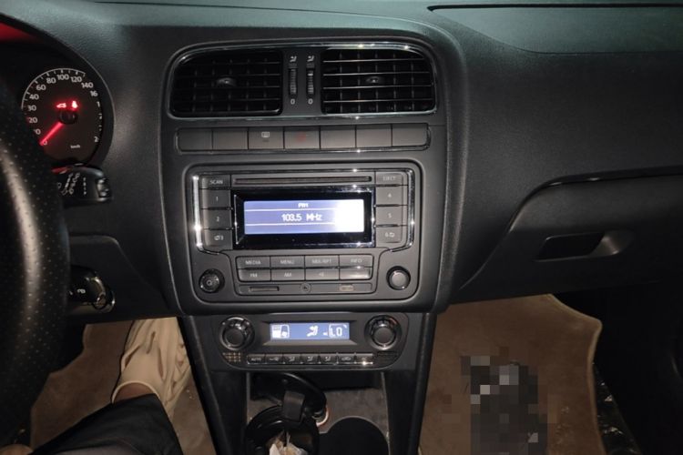 Used Volkswagen Polo 2012 1.6L Cross Polo Automatic Transmission Audio And AC Panel