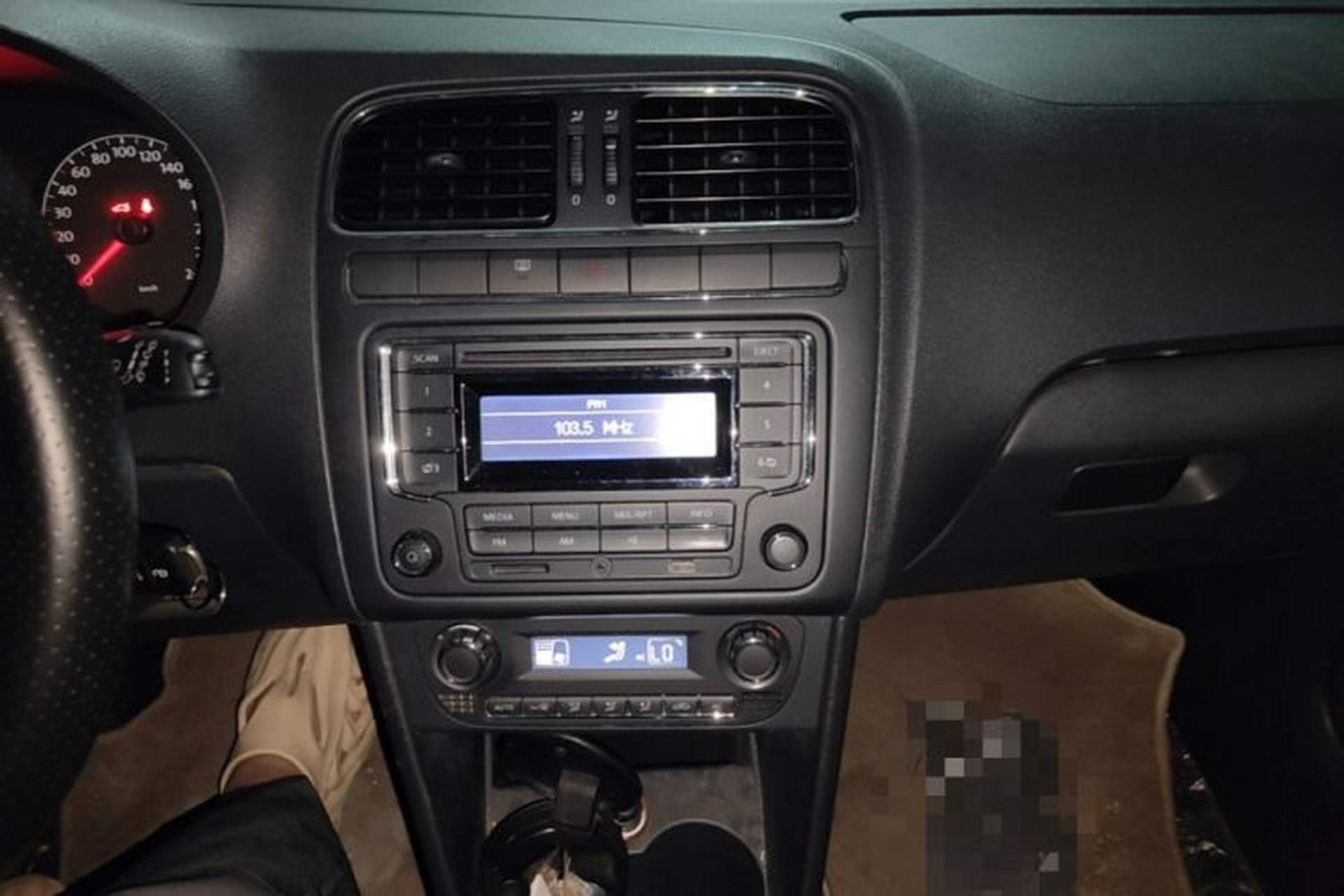 Used Volkswagen Polo 2012 1.6L Cross Polo Automatic Transmission Audio And AC Panel