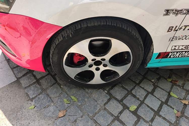 Used Volkswagen Polo 2012 1.4TSI GTI Left Front Wheel Hub