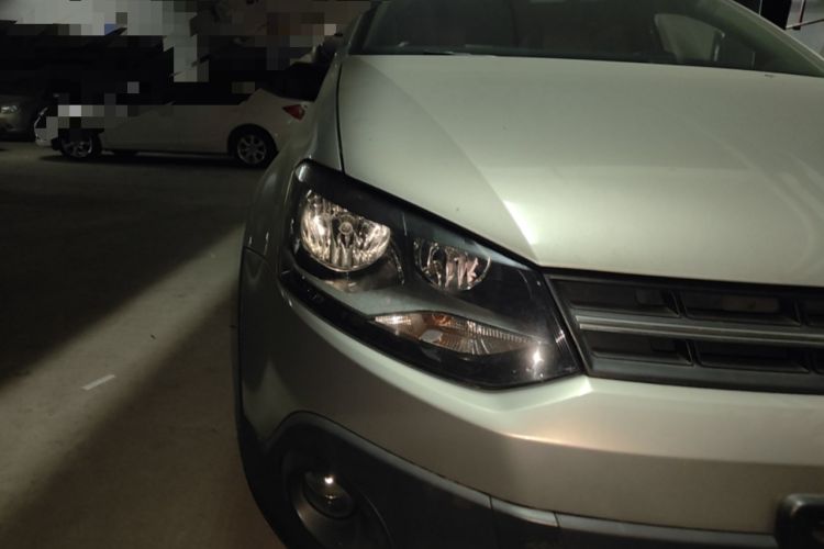 Used Volkswagen Polo 2012 1.6L Cross Polo Automatic Transmission Right Front Headlight