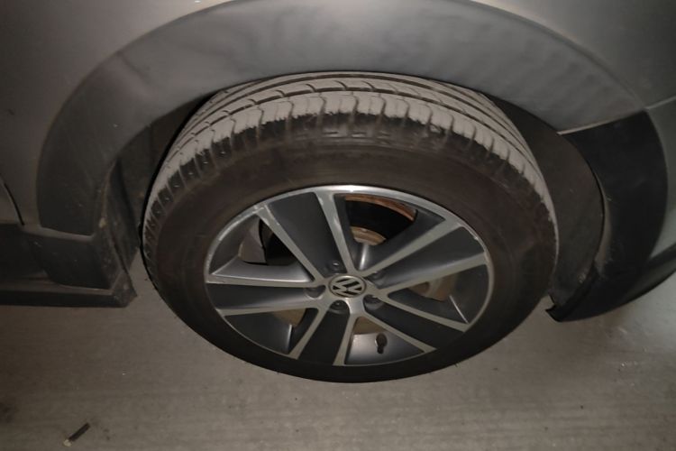 Used Volkswagen Polo 2012 1.6L Cross Polo Automatic Transmission Right Front Wheel Hub