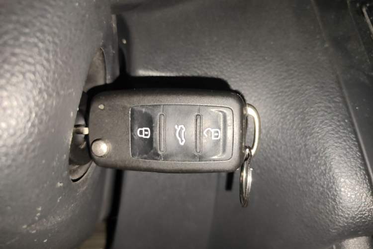 Used Volkswagen Polo 2012 1.6L Cross Polo Automatic Transmission Vehicle Key