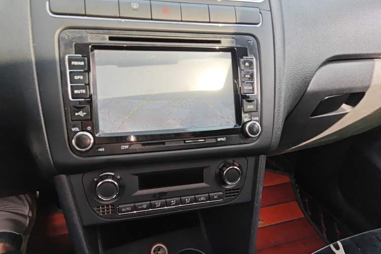 Used Volkswagen Polo 2012 1.6L Cross Polo Automatic Transmission Audio And AC Panel