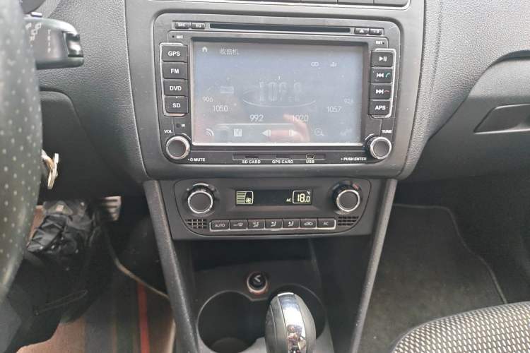 Used Volkswagen Polo 2012 1.6L Cross Polo Automatic Transmission Audio And AC Panel