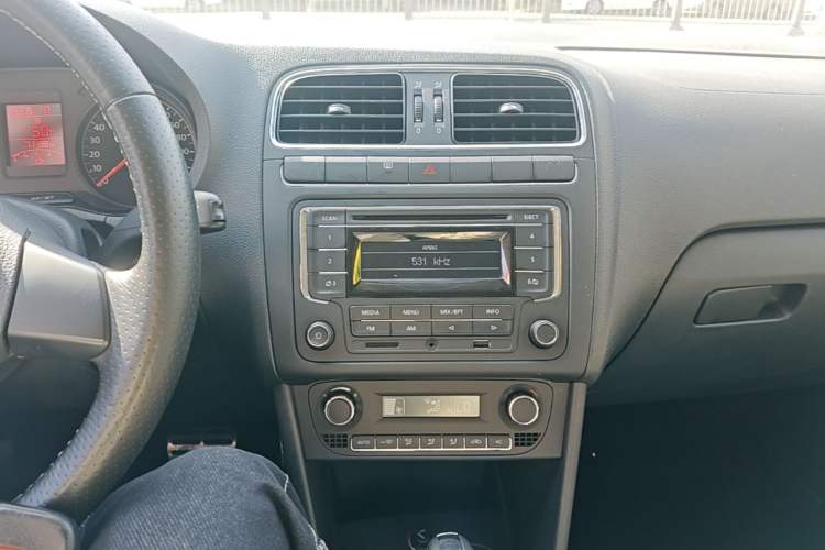 Used Volkswagen Polo 2012 1.6L Cross Polo Automatic Transmission Audio And AC Panel