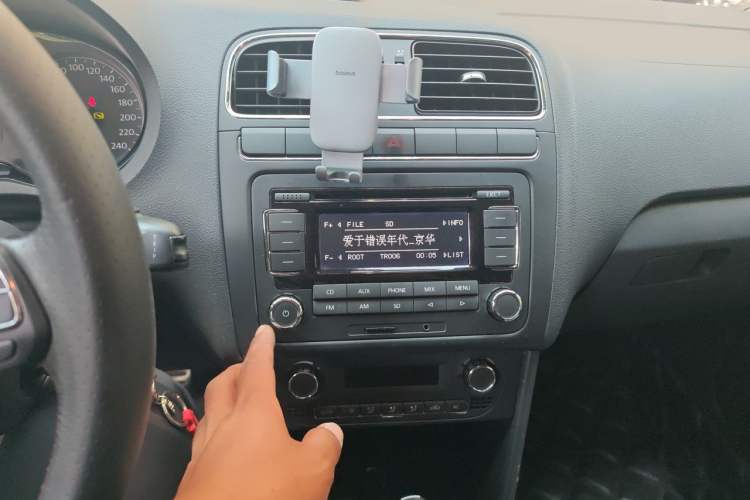 Used Volkswagen Polo 2012 1.6L Cross Polo Automatic Transmission Audio And AC Panel