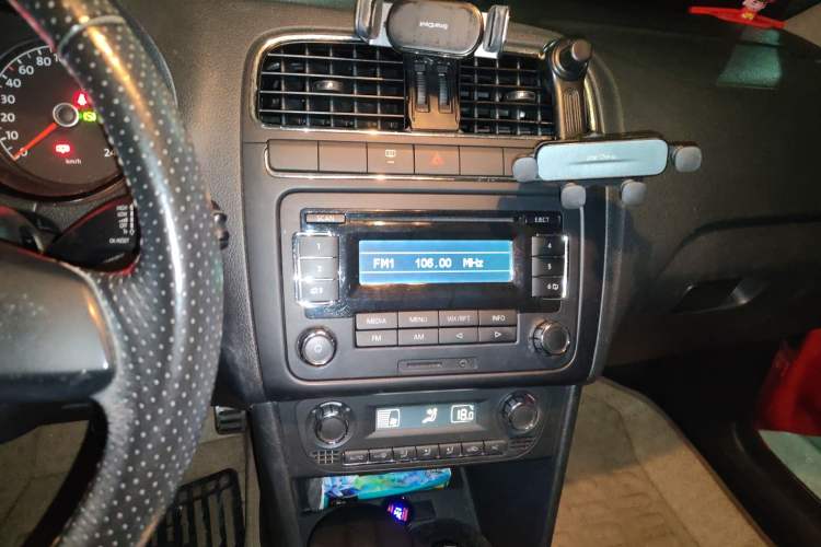 Used Volkswagen Polo 2012 1.6L Cross Polo Automatic Transmission Audio And AC Panel