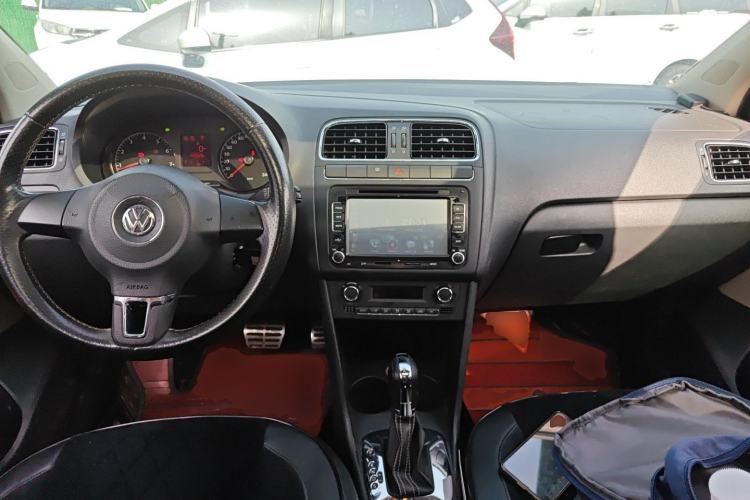 Used Volkswagen Polo 2012 1.6L Cross Polo Automatic Transmission Center Console
