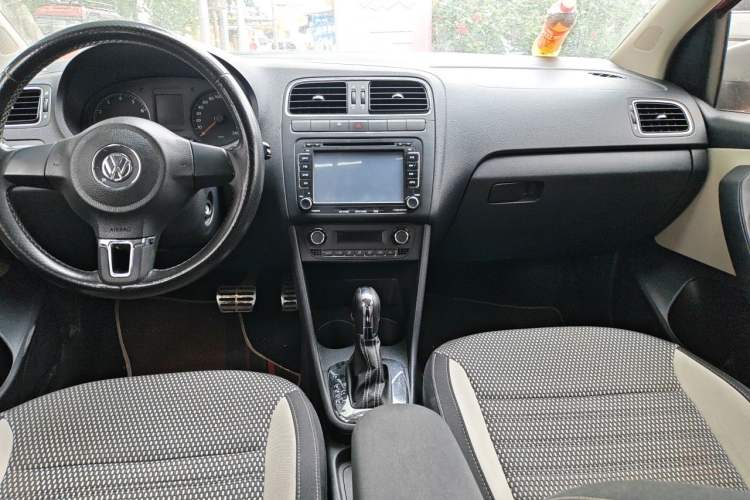 Used Volkswagen Polo 2012 1.6L Cross Polo Automatic Transmission Center Console