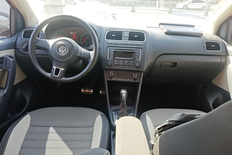 Used Volkswagen Polo 2012 1.6L Cross Polo Automatic Transmission Center Console