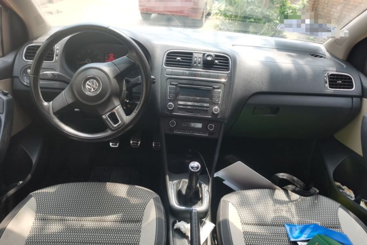 Used Volkswagen Polo 2012 1.6L Cross Polo MT Center Console