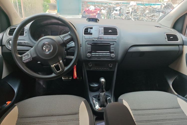 Used Volkswagen Polo 2012 1.6L Cross Polo Automatic Transmission Center Console