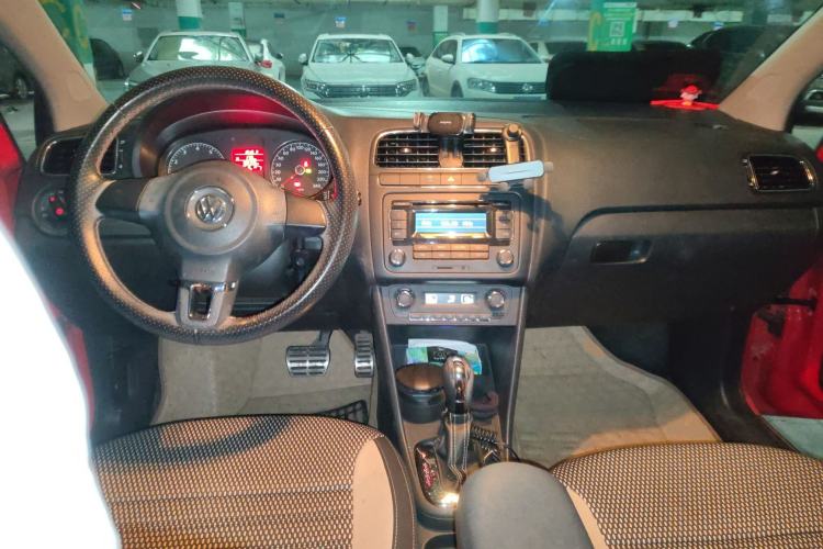 Used Volkswagen Polo 2012 1.6L Cross Polo Automatic Transmission Center Console
