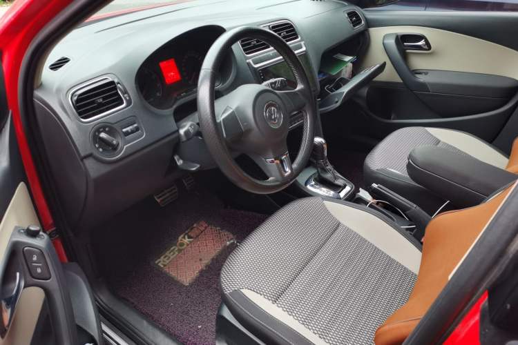 Used Volkswagen Polo 2012 1.6L Cross Polo Automatic Transmission Driver Seat