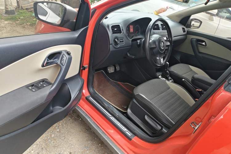 Used Volkswagen Polo 2012 1.6L Cross Polo Automatic Transmission Driver Seat