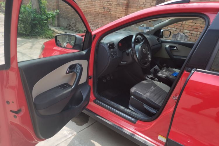 Used Volkswagen Polo 2012 1.6L Cross Polo MT Driver Seat