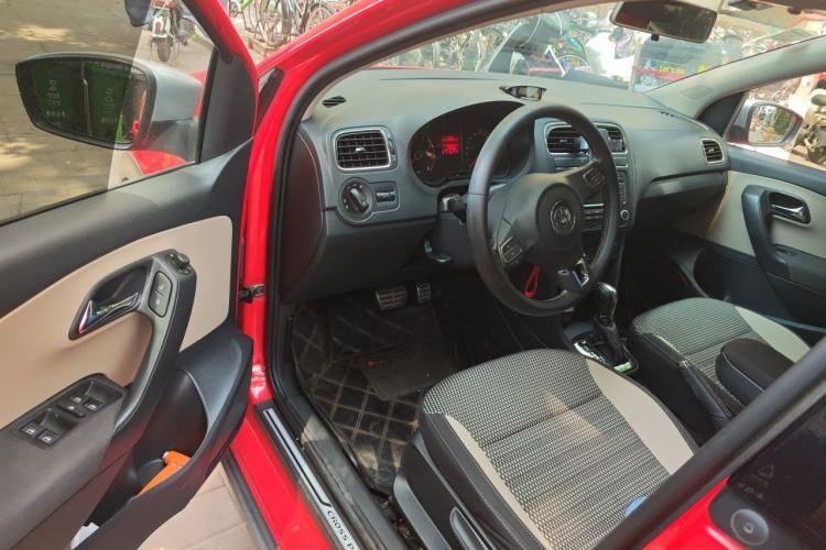 Used Volkswagen Polo 2012 1.6L Cross Polo Automatic Transmission Driver Seat