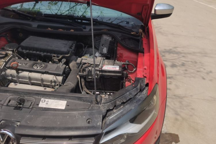 Used Volkswagen Polo 2012 1.6L Cross Polo MT Engine Bay Left