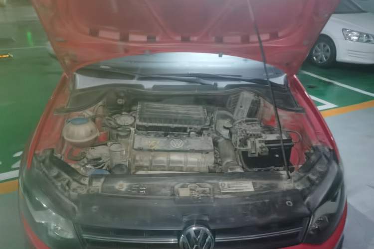 Used Volkswagen Polo 2012 1.6L Cross Polo Automatic Transmission Engine Bay