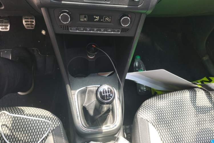 Used Volkswagen Polo 2012 1.6L Cross Polo MT Gear Lever