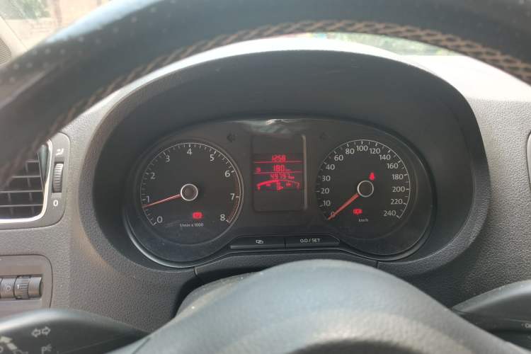Used Volkswagen Polo 2012 1.6L Cross Polo MT Instrument Cluster