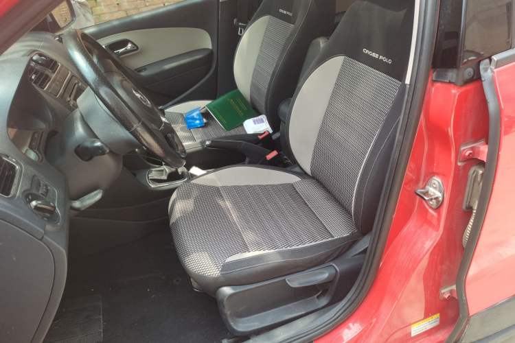 Used Volkswagen Polo 2012 1.6L Cross Polo MT Left Front Seat