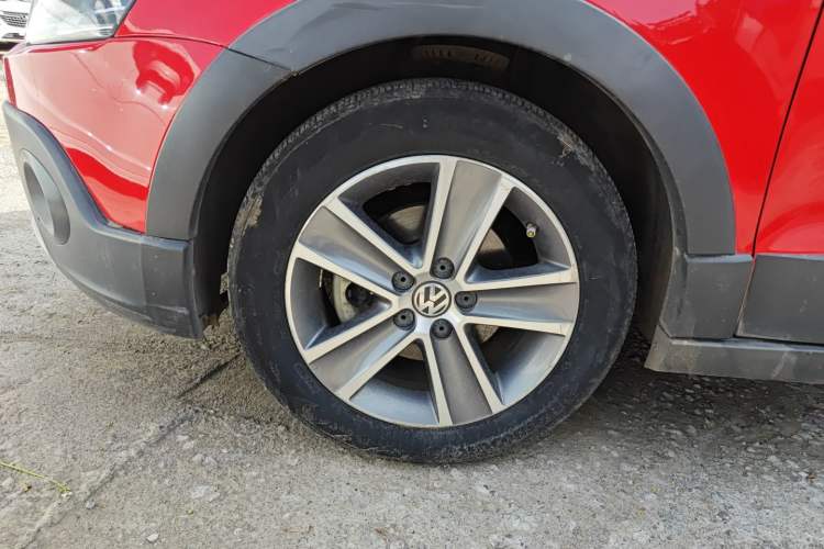 Used Volkswagen Polo 2012 1.6L Cross Polo Automatic Transmission Left Front Wheel Hub