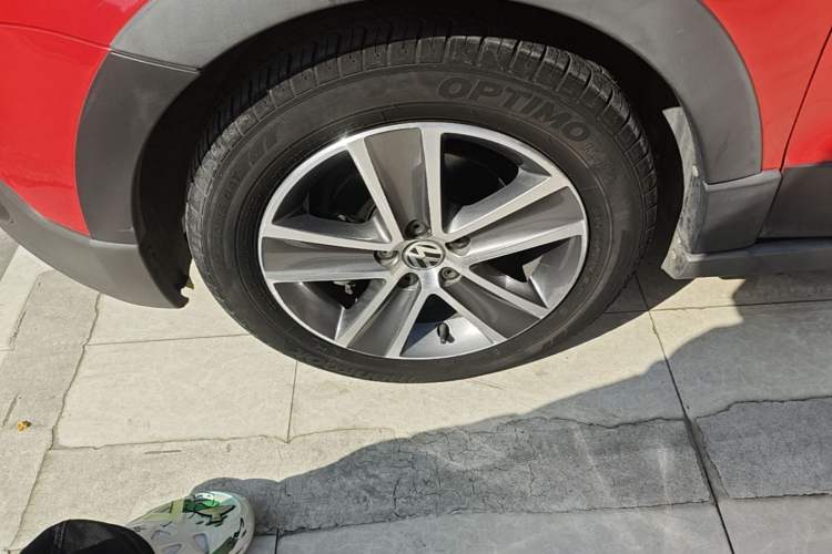 Used Volkswagen Polo 2012 1.6L Cross Polo Automatic Transmission Left Front Wheel Hub