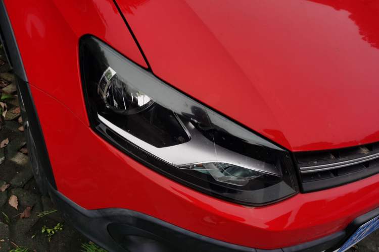 Used Volkswagen Polo 2012 1.6L Cross Polo Automatic Transmission Right Front Headlight