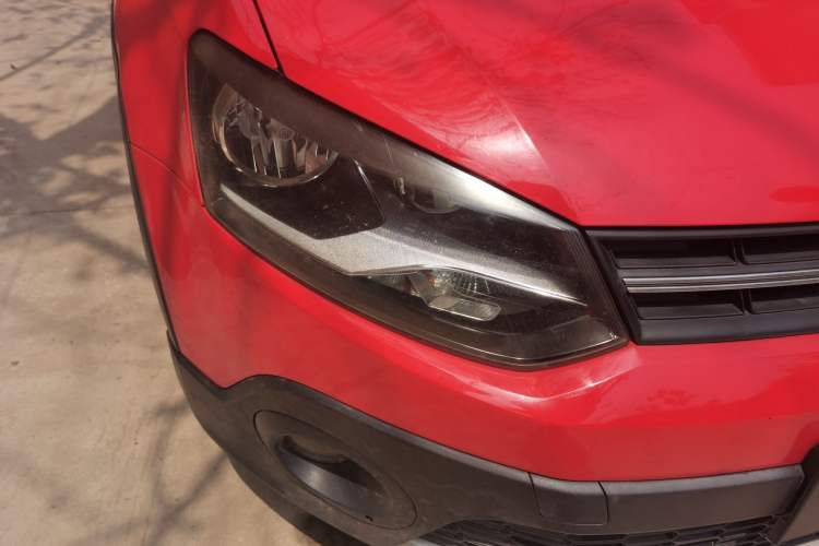 Used Volkswagen Polo 2012 1.6L Cross Polo MT Right Front Headlight